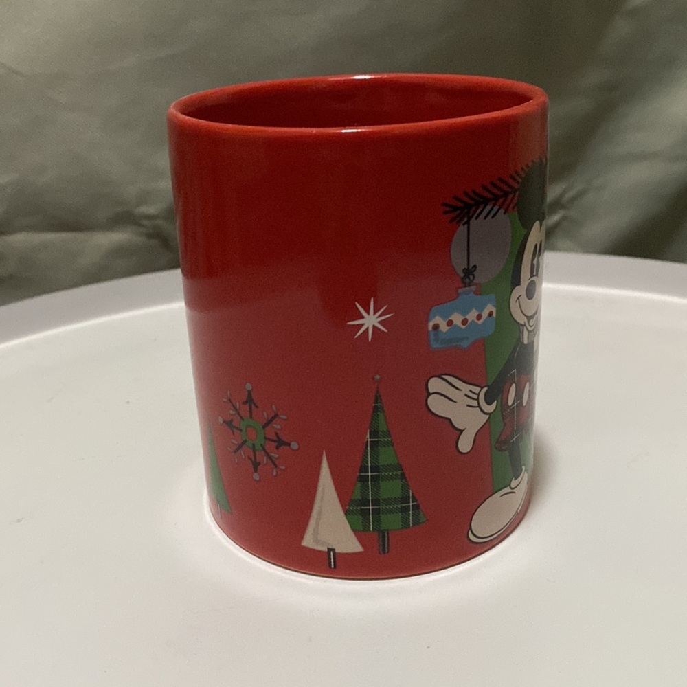 🎄Disney Mickey Mouse “Happiness To One & All” Christmas Theme Mug - Picture 2 of 7